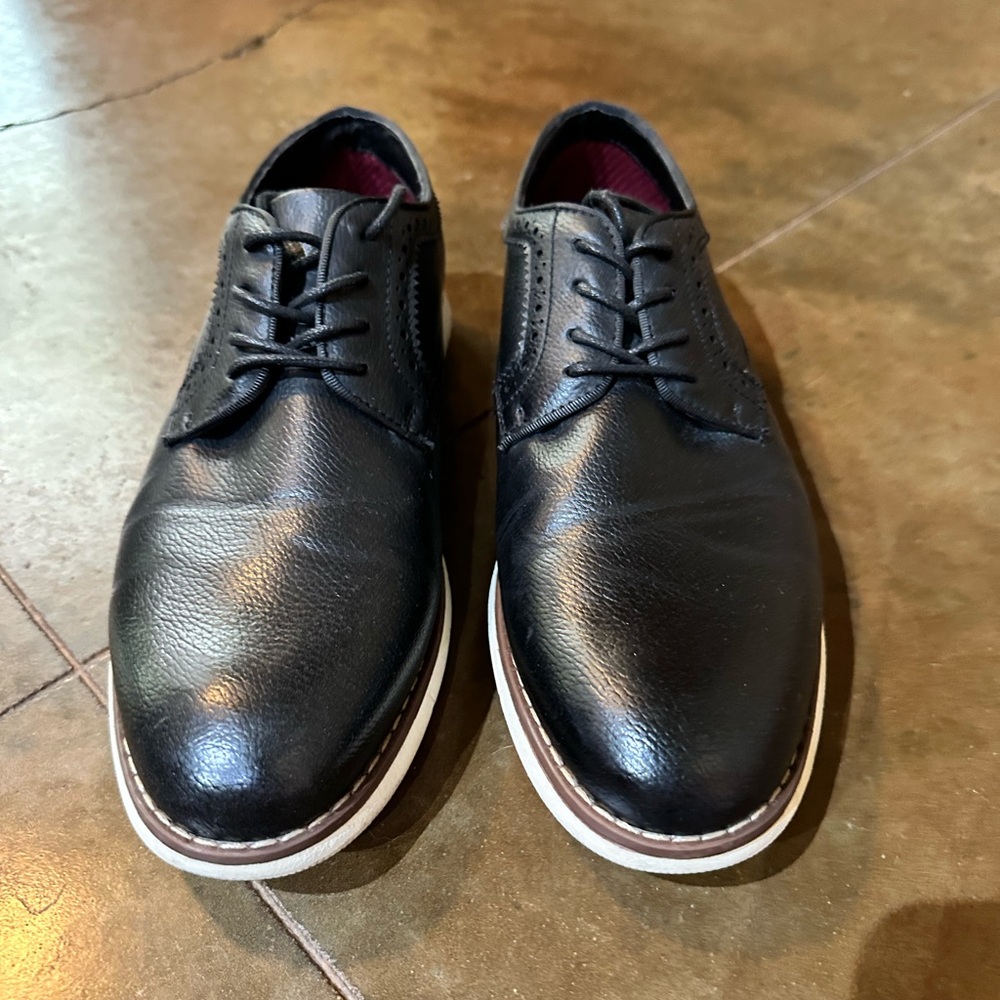 Mens dress shoes. Curt and Larsen size 8 EEE. Worn once.